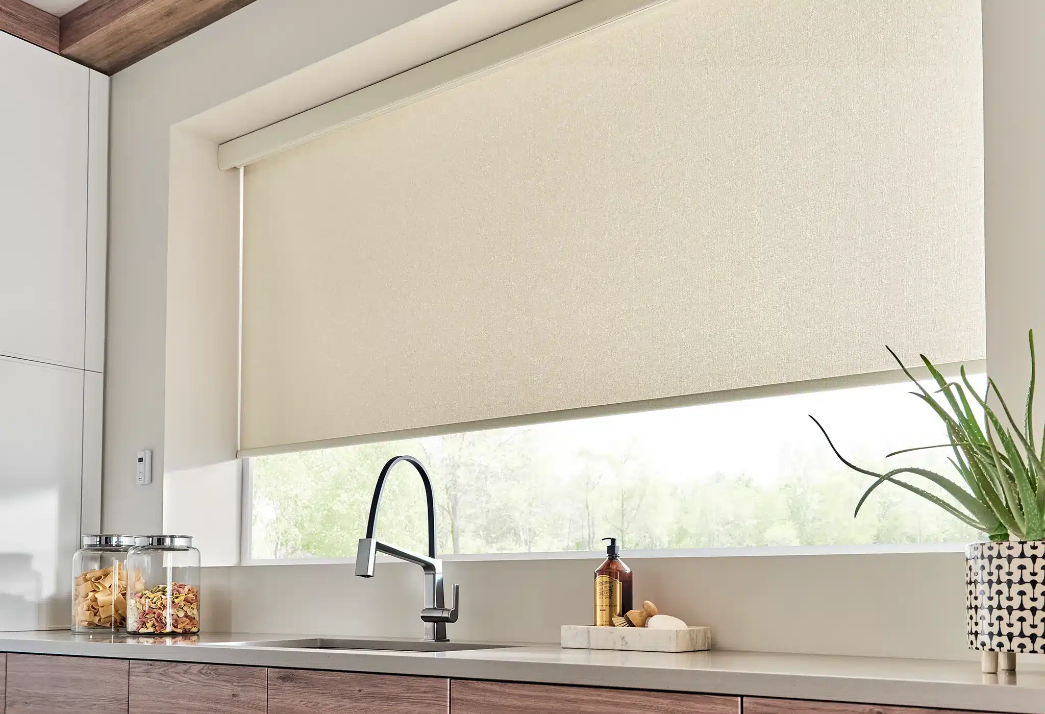 Cream Solar Shades Sink (2)